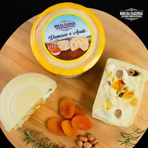 Queijo Trufado de Damasco com Avelãs